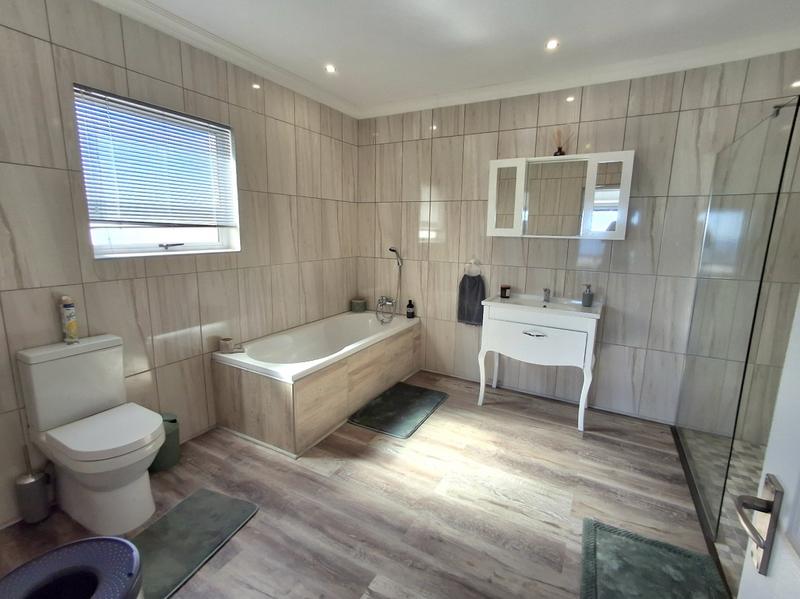 4 Bedroom Property for Sale in Da Gama Bay Western Cape